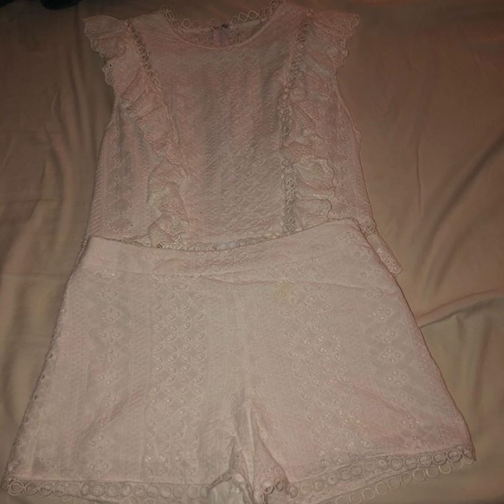 Do + be two piece set.